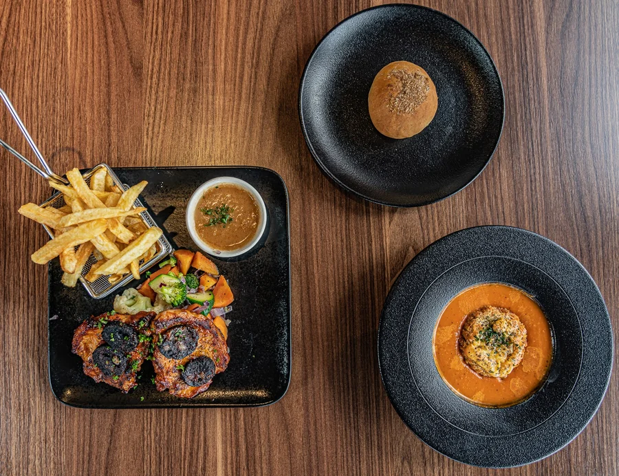 The Curve · Kitchen & Dining