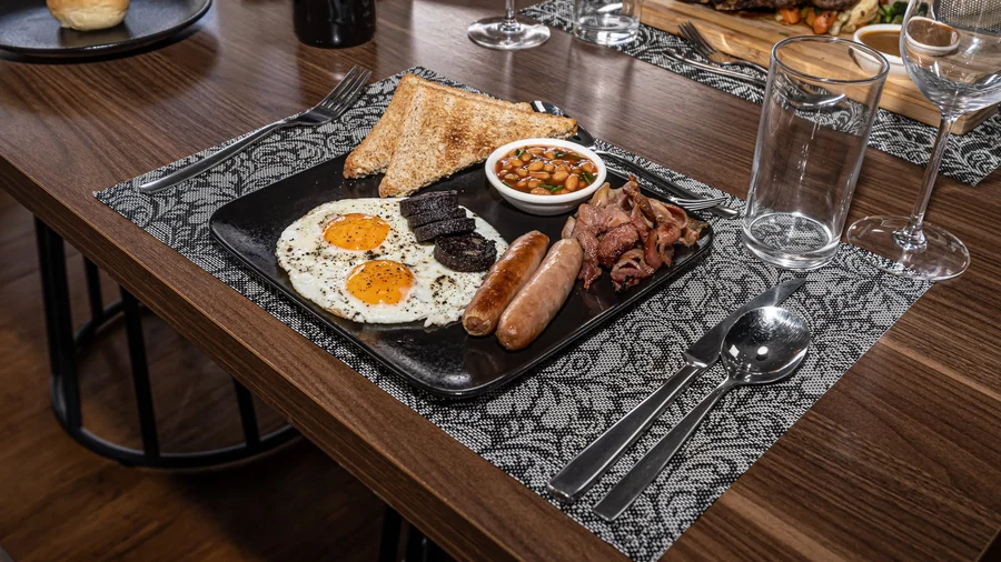 The Curve · Kitchen & Dining